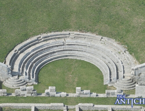 “Tra Antiche Mura” – Nel Santuario Italico di Pietrabbondante tre capolavori di Aristofane, Euripide e Plauto per la 48° Stagione “Teatro a Mille Metri”